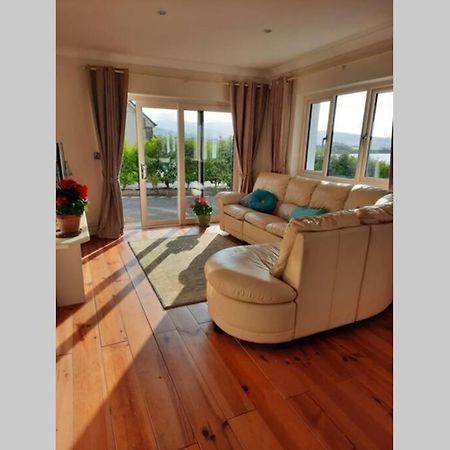 Green Garden Meets Blue Sea For 2 People Dingle Bagian luar foto