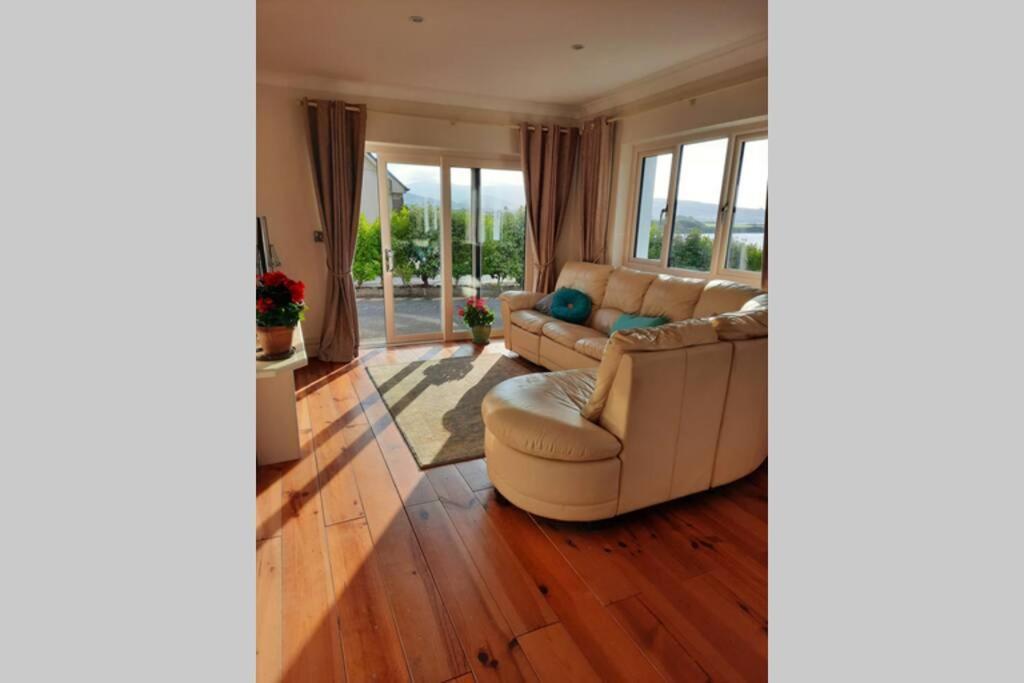 Green Garden Meets Blue Sea For 2 People Dingle Bagian luar foto